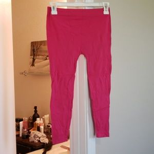 Thin pink leggings